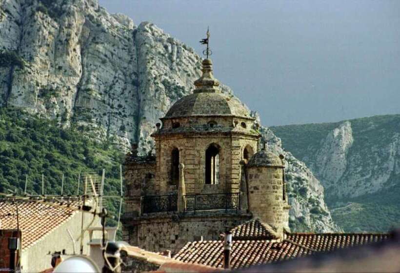 Отель Hôtel Le Châtelet Logis