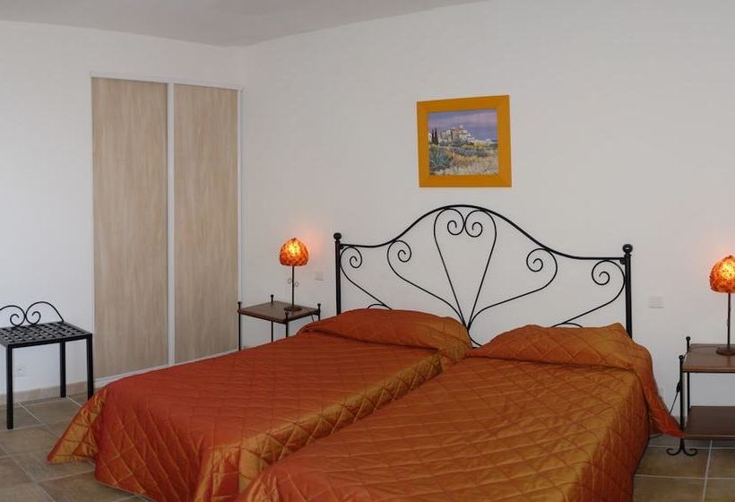 בית מלון כפרי Les Eucalyptus