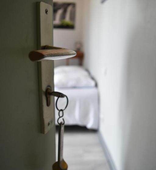 Отель Hôtel Restaurant Des Lacs