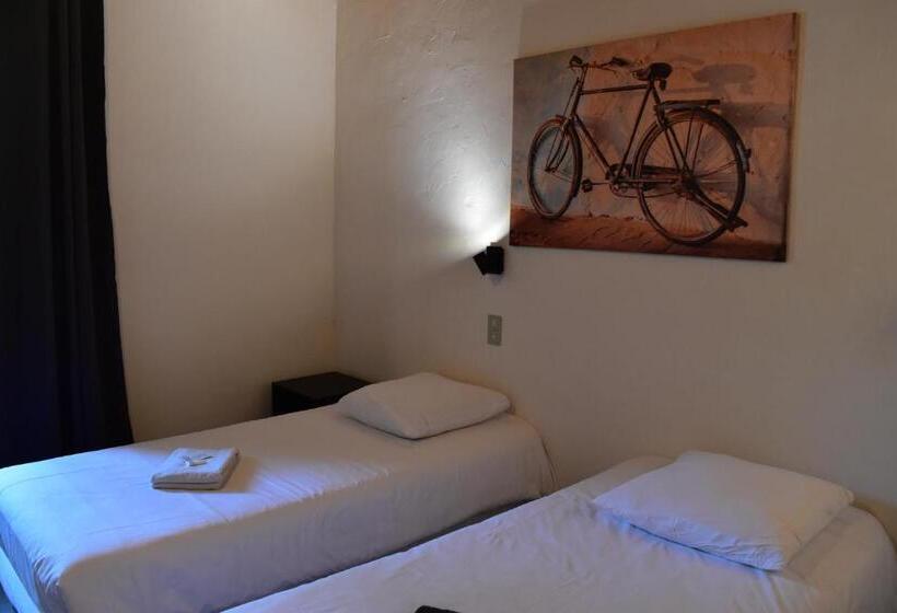 Отель Hôtel Restaurant Des Lacs