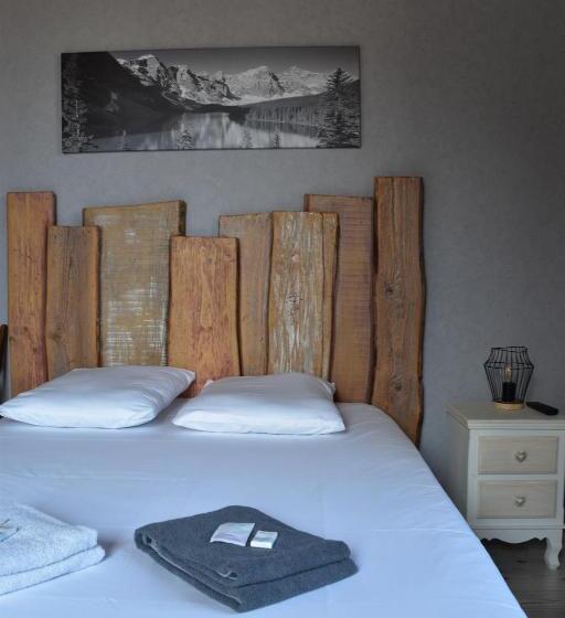 Отель Hôtel Restaurant Des Lacs