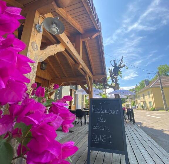 Отель Hôtel Restaurant Des Lacs