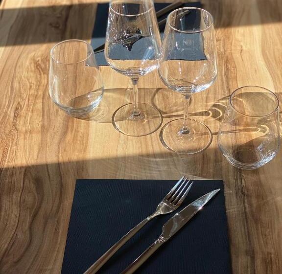 Отель Hôtel Restaurant Des Lacs