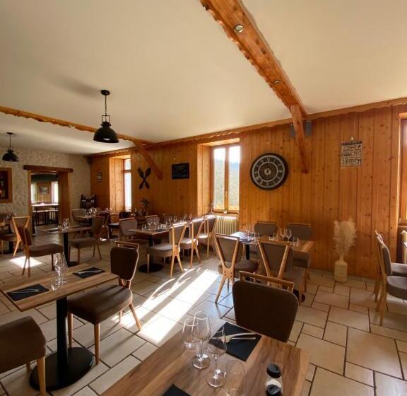 Отель Hôtel Restaurant Des Lacs