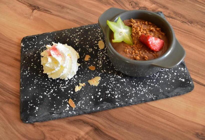 Отель Hôtel Restaurant Des Lacs