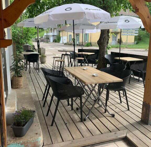 Отель Hôtel Restaurant Des Lacs