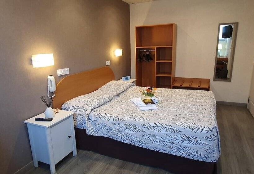 ホテル Hôtel Restaurant Les Agriculteurs