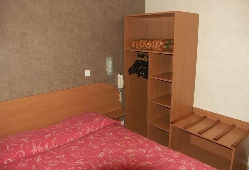 ホテル Hôtel Restaurant Les Agriculteurs