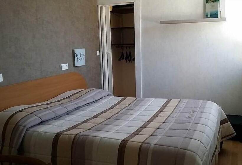 ホテル Hôtel Restaurant Les Agriculteurs