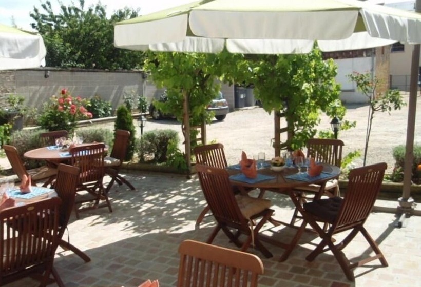 ホテル Hôtel Restaurant Les Agriculteurs