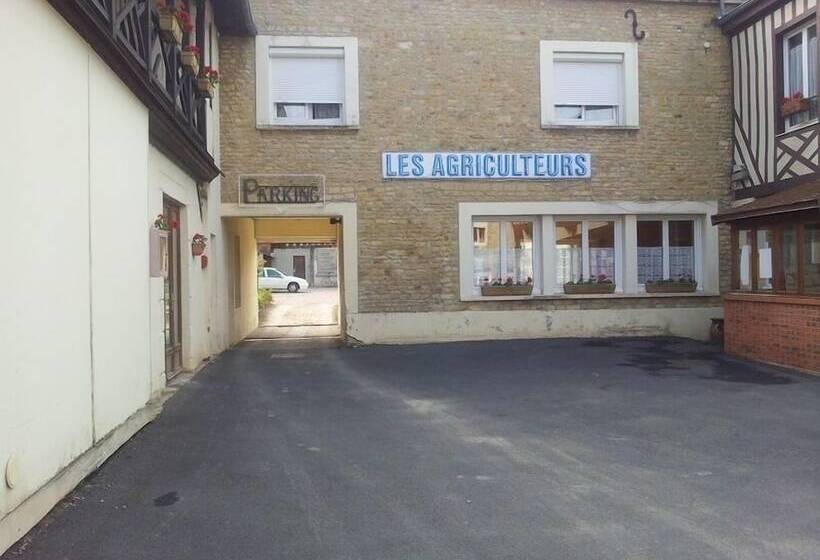 ホテル Hôtel Restaurant Les Agriculteurs