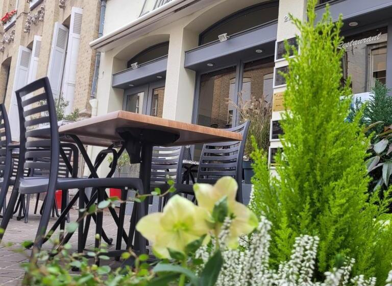 ホテル Hôtel Restaurant L'industrie