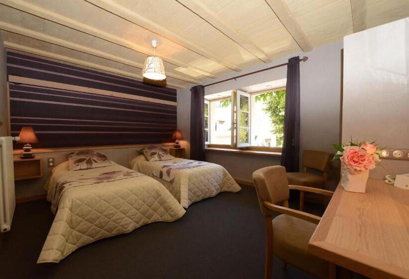 Отель Logis Hôtel Restaurant & Spa Les Remparts