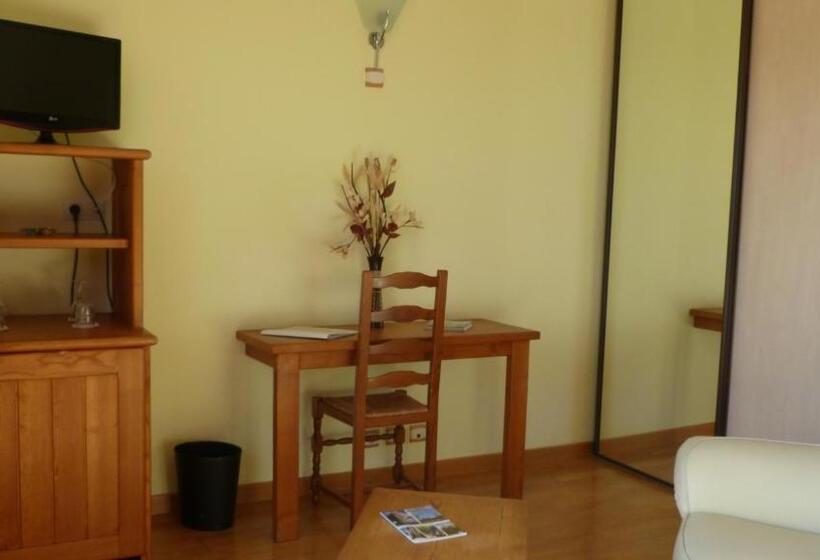 호텔 Logis Hôtel Restaurant La Mère Biquette