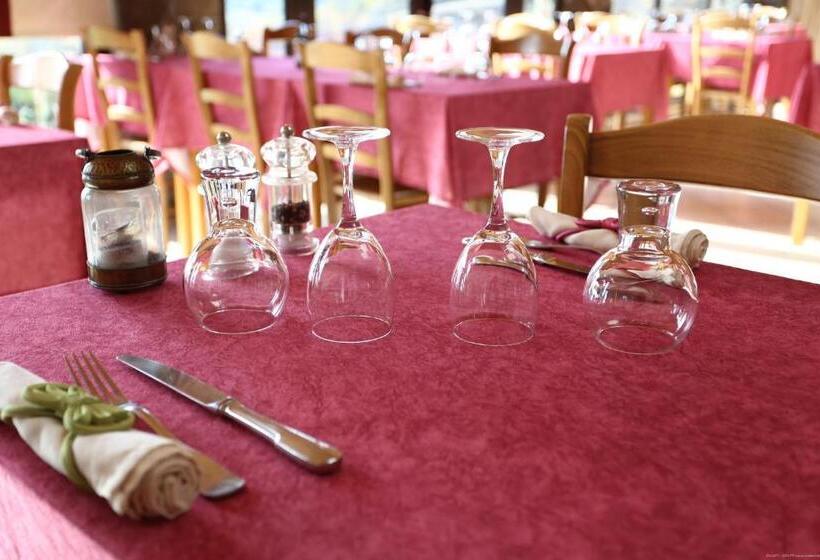 호텔 Logis Hôtel Restaurant La Mère Biquette