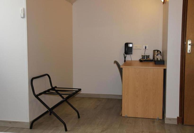 בית מלון כפרי Hôtel Restaurant Logis La Méridienne