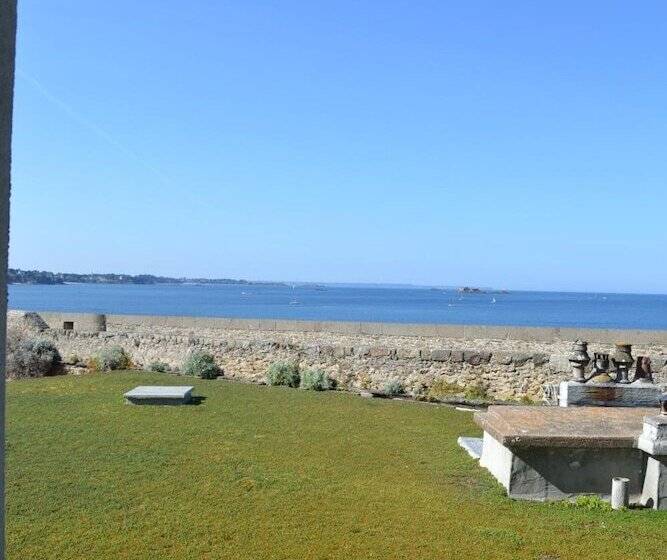 ホテル Hôtel La Porte Saint Pierre Logis Hôtel Intra Muros