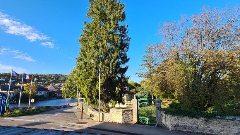 Отель La Truite De La Loue