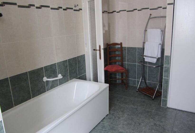 Отель La Truite De La Loue