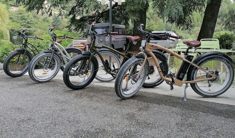 בית מלון כפרי Logis Hôtel Restaurant Le Chêne Vert