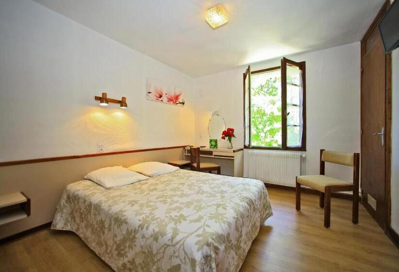 Отель Le Clos Grand