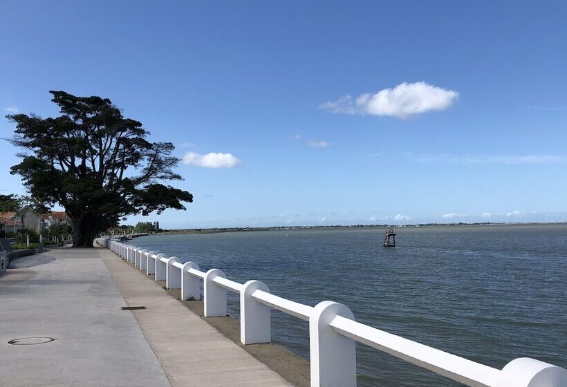 בית מלון כפרי Le Homard Bleu