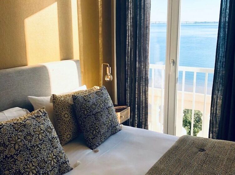 בית מלון כפרי Le Homard Bleu