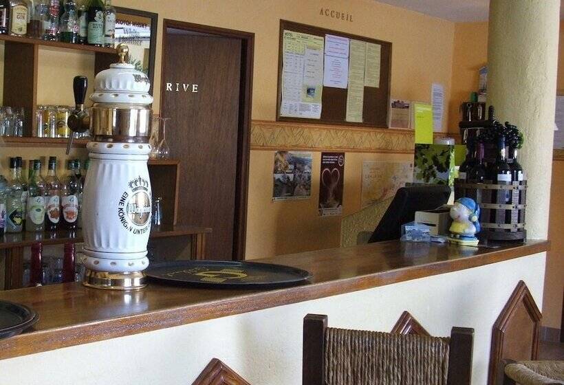 ホテル Logis Hôtel Le Pressoir
