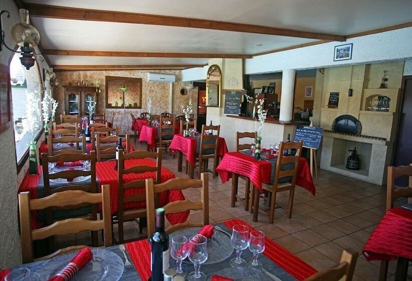 ホテル Logis Hôtel Le Pressoir
