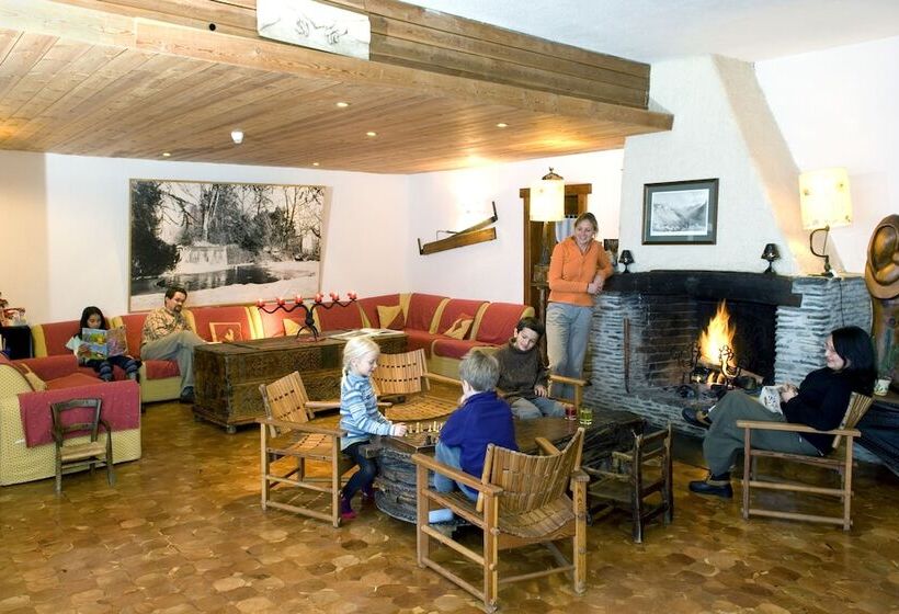 Отель Les Chalets Du Villard