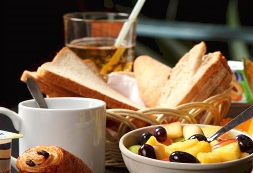 Отель Les Chalets Du Villard