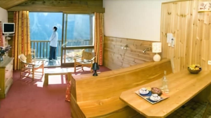 Отель Les Chalets Du Villard