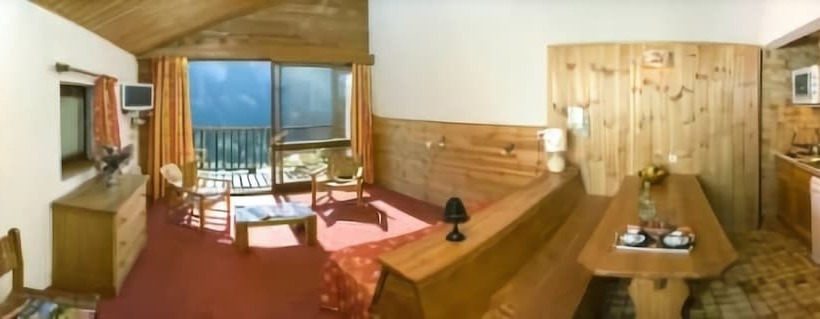 Отель Les Chalets Du Villard