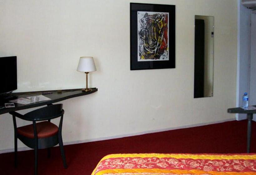 Отель Les Colonnes Strasbourg Zenith