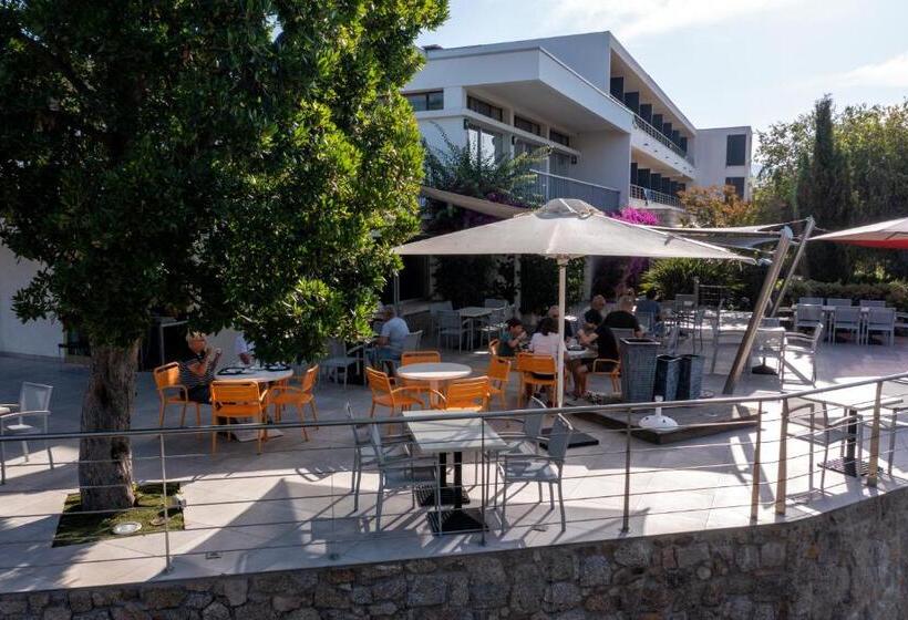 בית מלון כפרי Les Eucalyptus