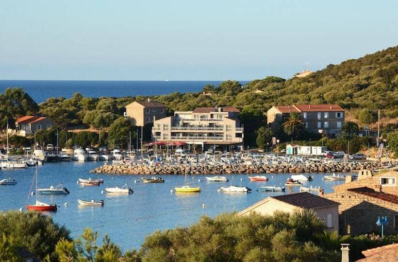 בית מלון כפרי Les Eucalyptus