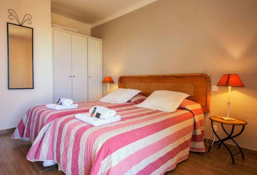 בית מלון כפרי Les Eucalyptus