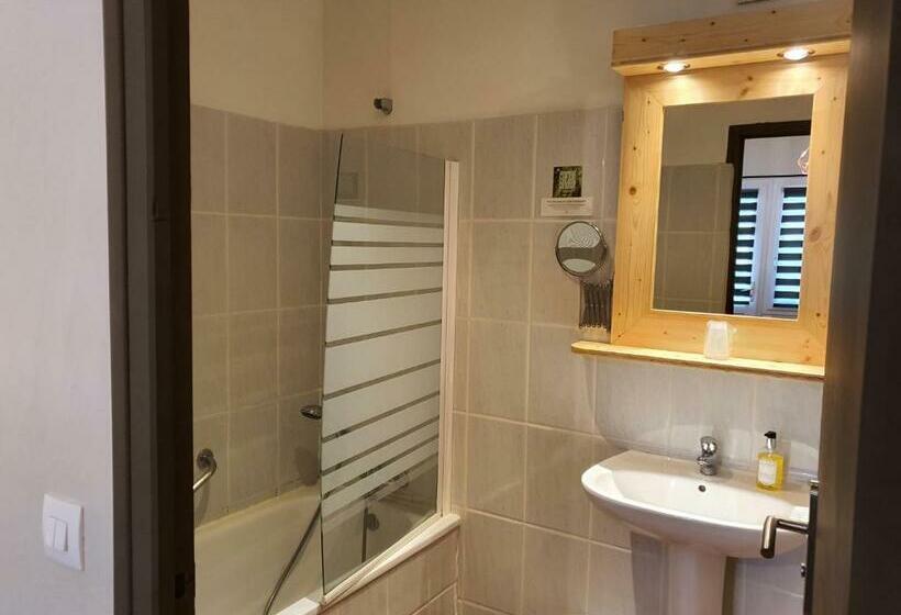 호텔 Logis Hôtel Restaurant L Escarbille