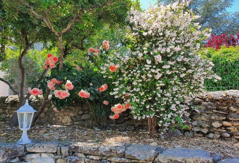 호텔 Logis Hôtel Restaurant L Escarbille