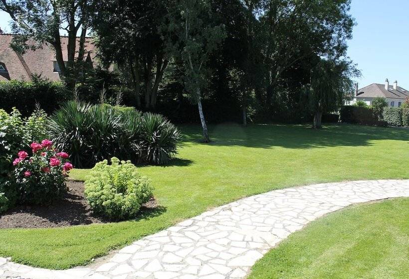 호텔 Logis Hôtel & Restaurant   Le Relais De Montigny