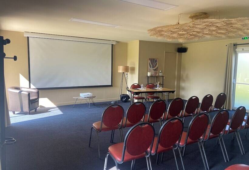 호텔 Logis Hôtel & Restaurant   Le Relais De Montigny