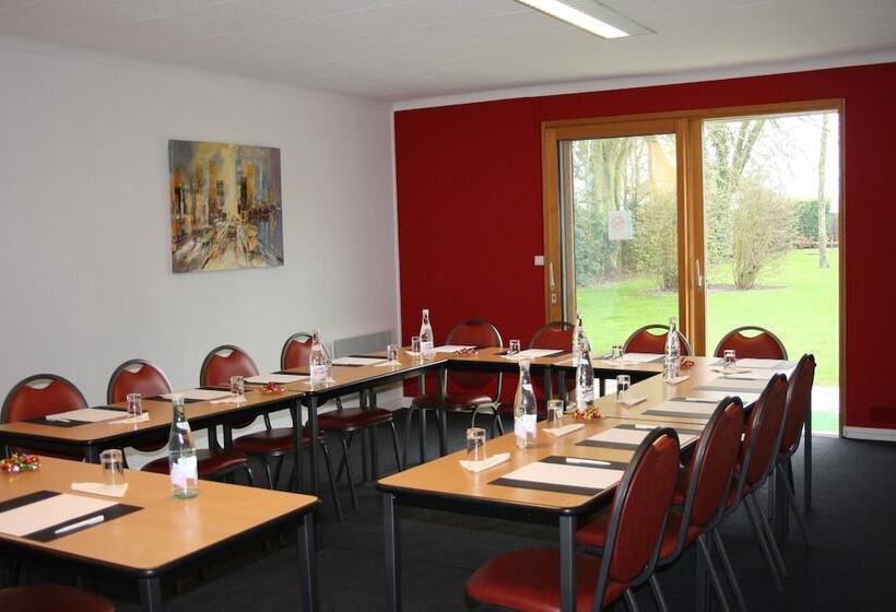 ホテル Logis Hôtel & Restaurant   Le Relais De Montigny