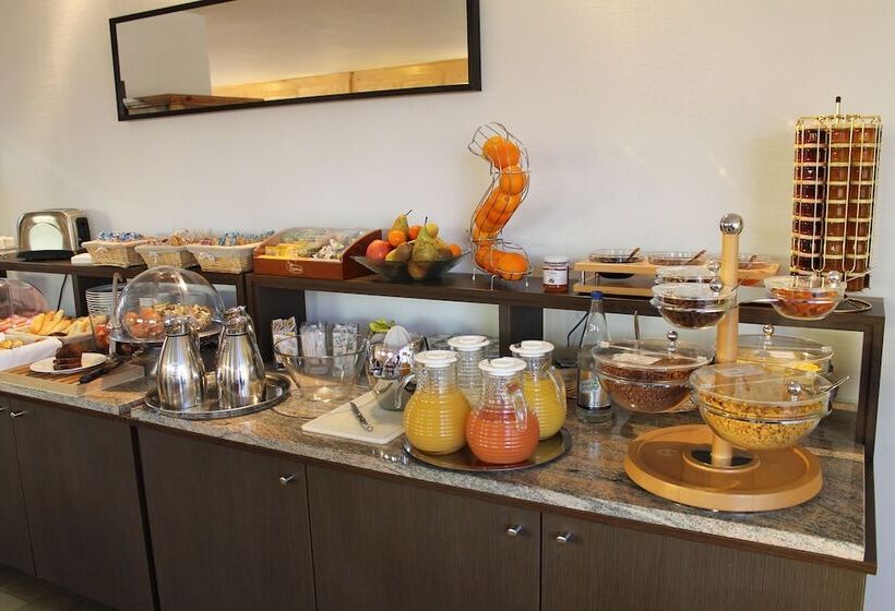 ホテル Logis Hôtel & Restaurant   Le Relais De Montigny