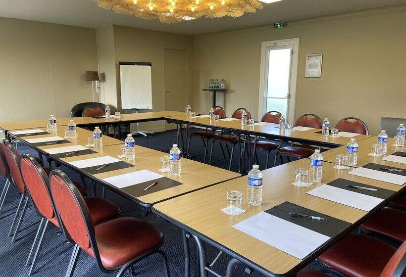 호텔 Logis Hôtel & Restaurant   Le Relais De Montigny