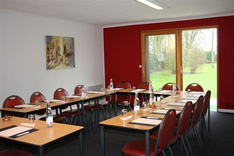 호텔 Logis Hôtel & Restaurant   Le Relais De Montigny