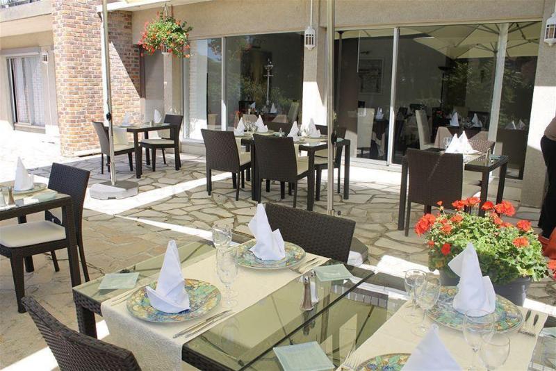 호텔 Logis Hôtel & Restaurant   Le Relais De Montigny