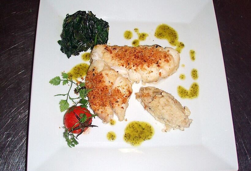 Отель Logis Hôtels   Hôtel Restaurant Du Midi