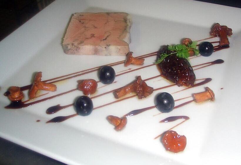 Отель Logis Hôtels   Hôtel Restaurant Du Midi