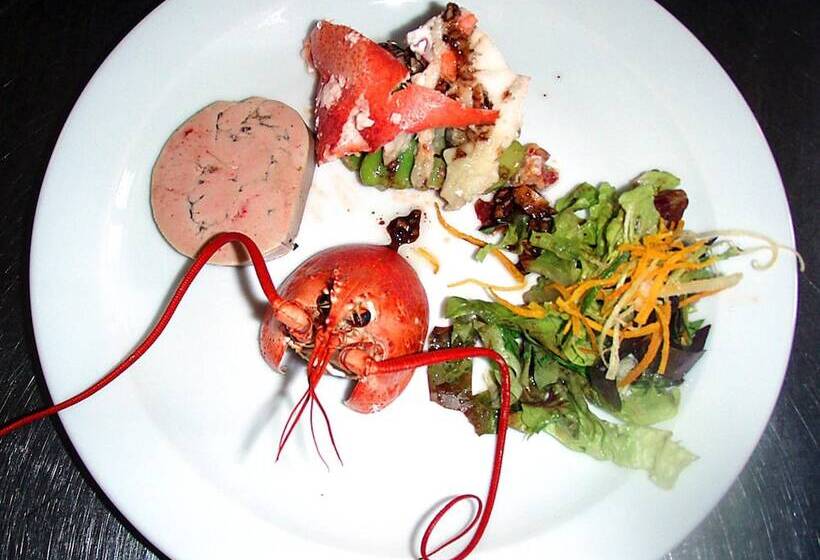 Отель Logis Hôtels   Hôtel Restaurant Du Midi