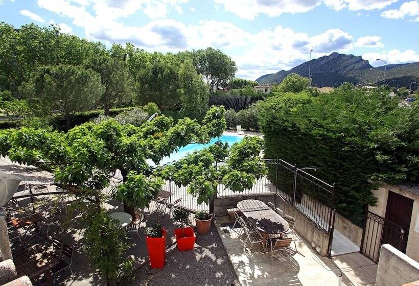 Logis Hotel Restaurant L  Auberge Cigaloise